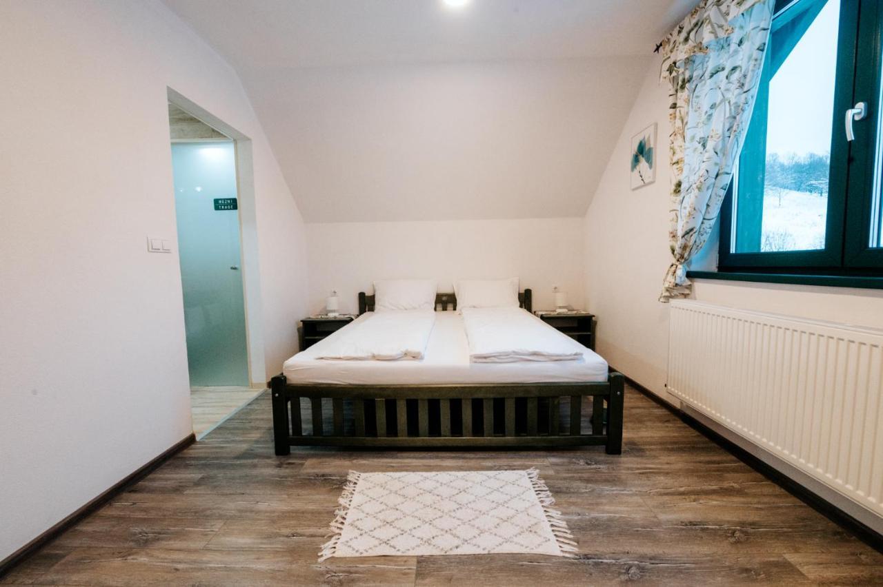Kadarhaz Bed & Breakfast Vlahita Dış mekan fotoğraf