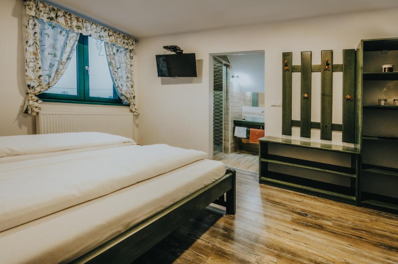 Kadarhaz Bed & Breakfast Vlahita Dış mekan fotoğraf