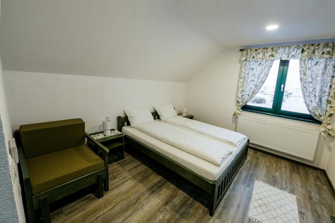 Kadarhaz Bed & Breakfast Vlahita Dış mekan fotoğraf