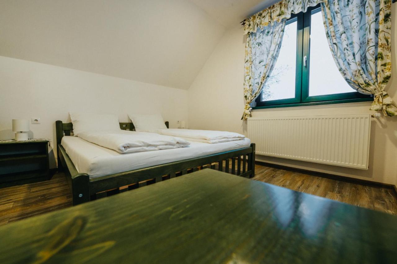 Kadarhaz Bed & Breakfast Vlahita Dış mekan fotoğraf